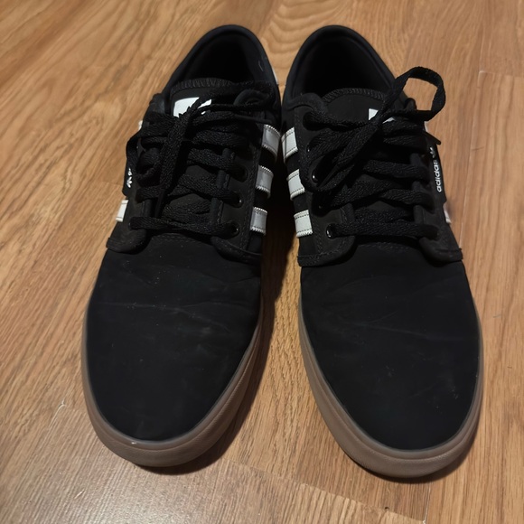 Men’s size 9.5 adidas shoes - Picture 2 of 5